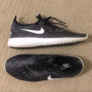 Nike Sneakers-Juvenate